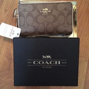 *NEW* Coach Wristlet/Wallet Clutch w/tags